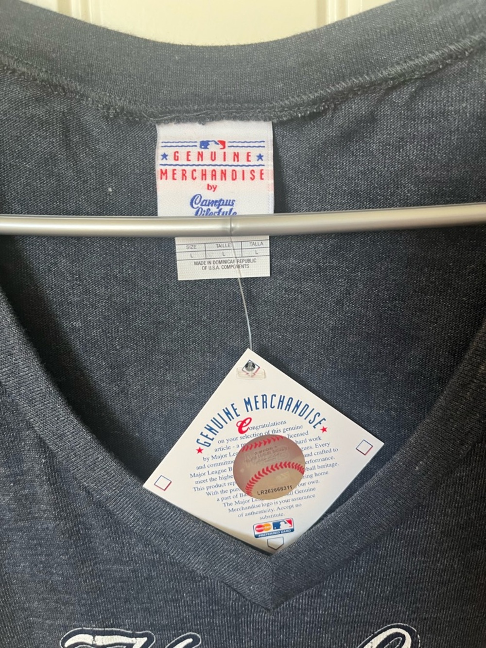 Yankees Women's V-Neck Tee in Navy - Picture 2 of 4